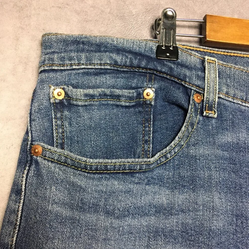 Levis Mens 505 Regular Fit Blue Jeans size 42x32 Stretch Denim Pants Cool Fading